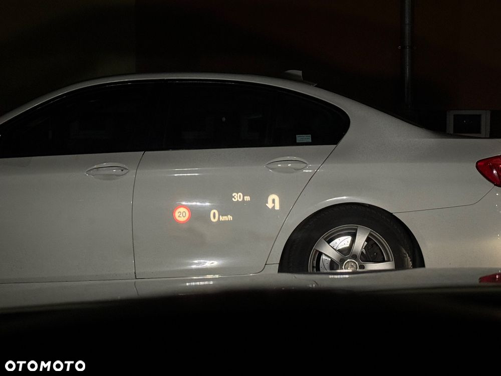 BMW Seria 3 328i Sport Line - 25