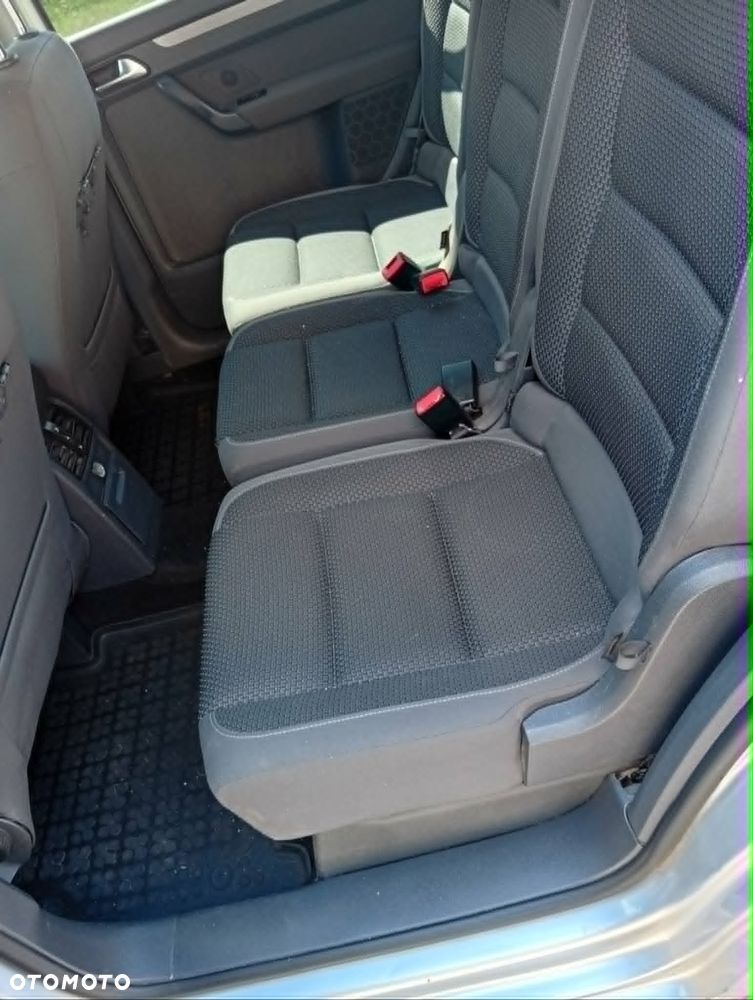Volkswagen Touran 1.4 TSI Trendline DSG - 4