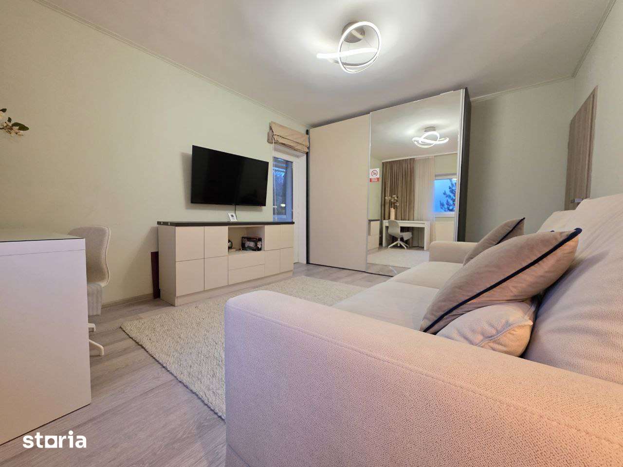 Apartament cu 2 camere de vanzare Central - Str. Crisan — fotografia 1