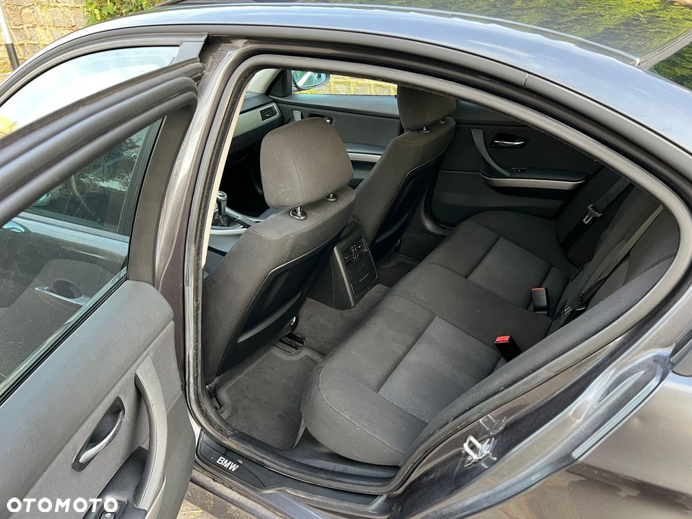 BMW Seria 3 ver-320i - 12