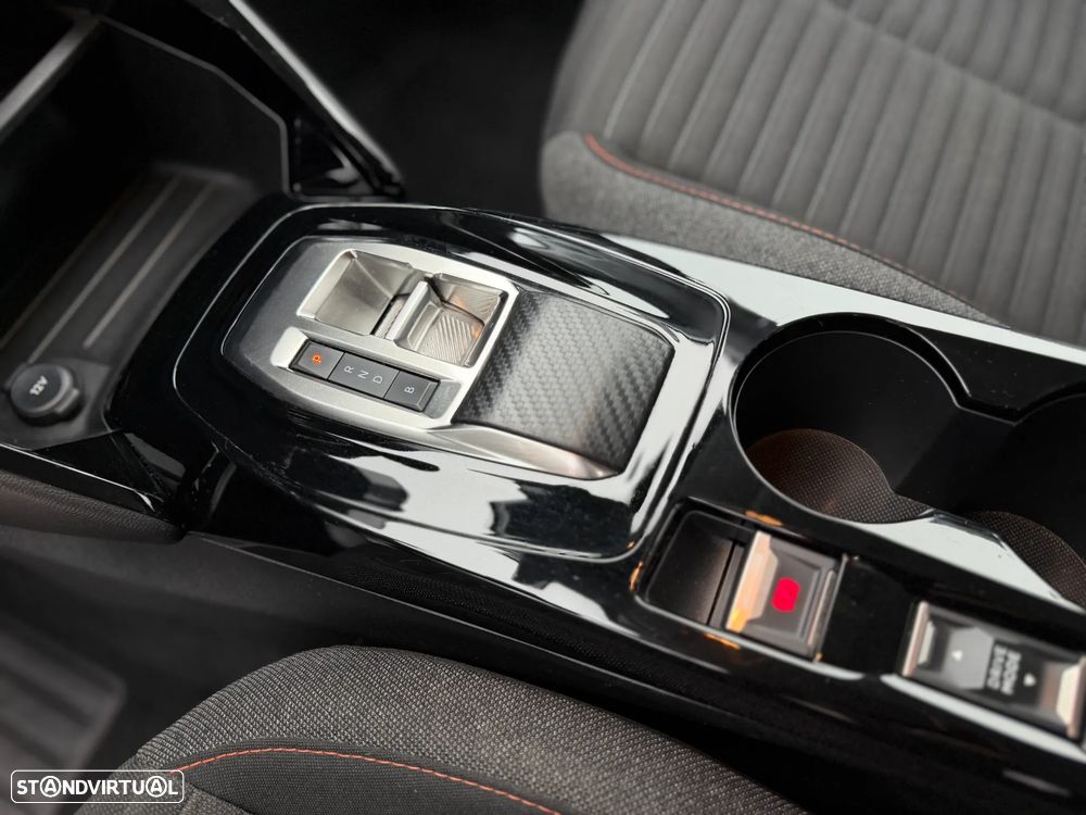 Peugeot e-208 50 kWh Active Pack — fotografia 15