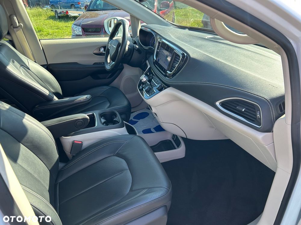 Chrysler Pacifica - 28