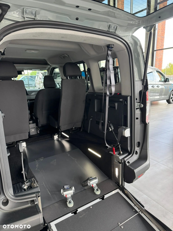 Ford Tourneo Courier 1.0 EcoBoost Titanium