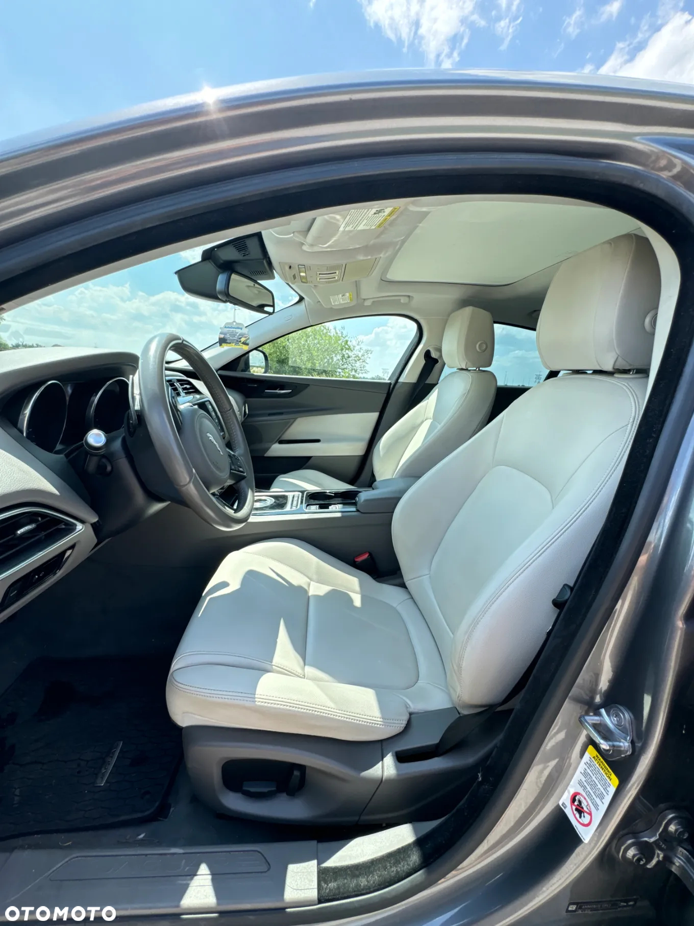 Jaguar XE S - 23