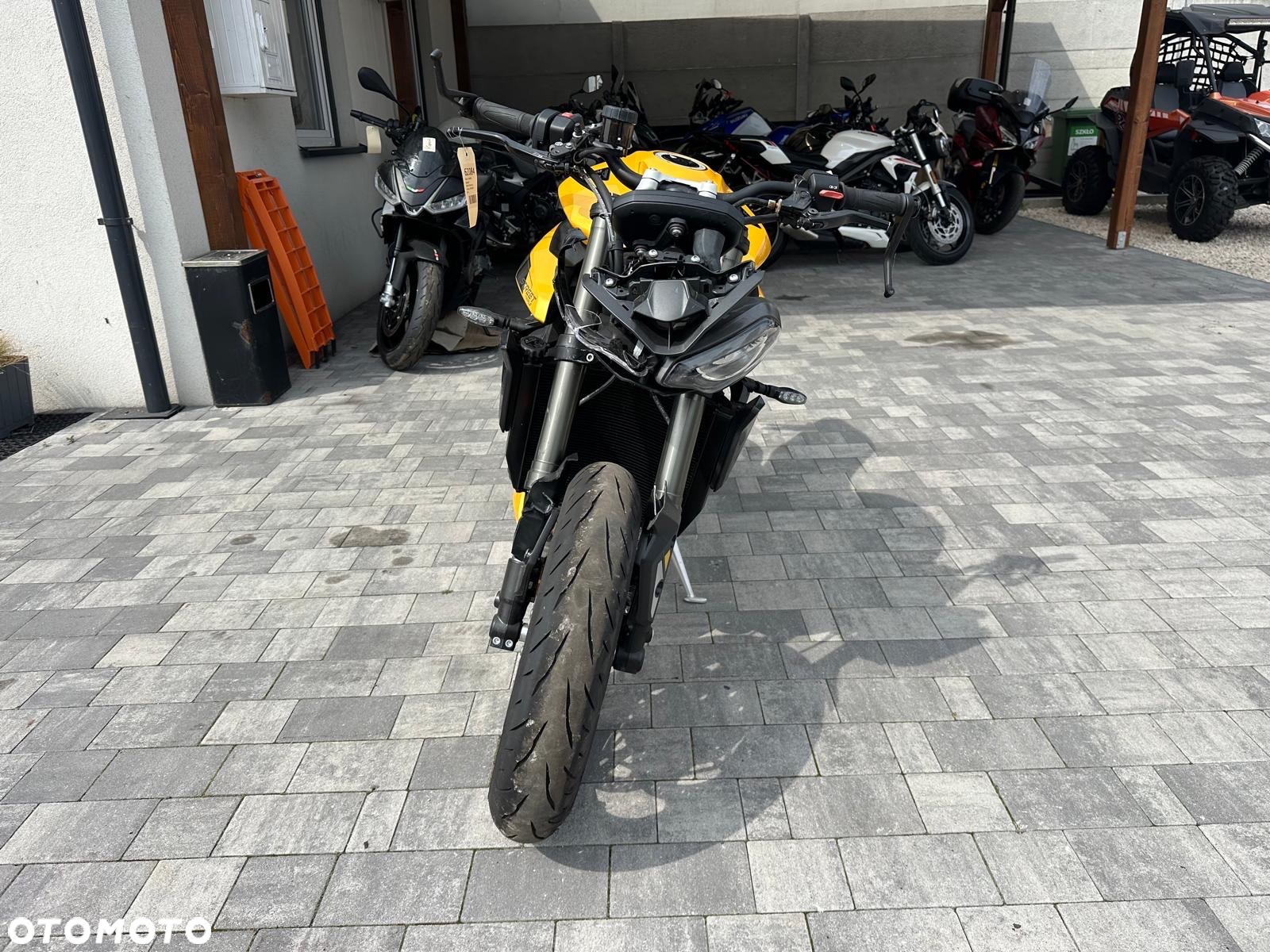 Triumph Street Triple - 12