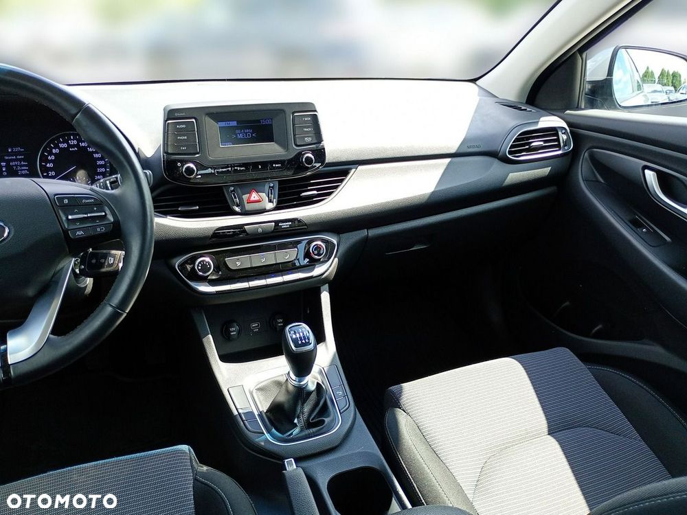 Hyundai i30 1.5 DPI Classic + - 15