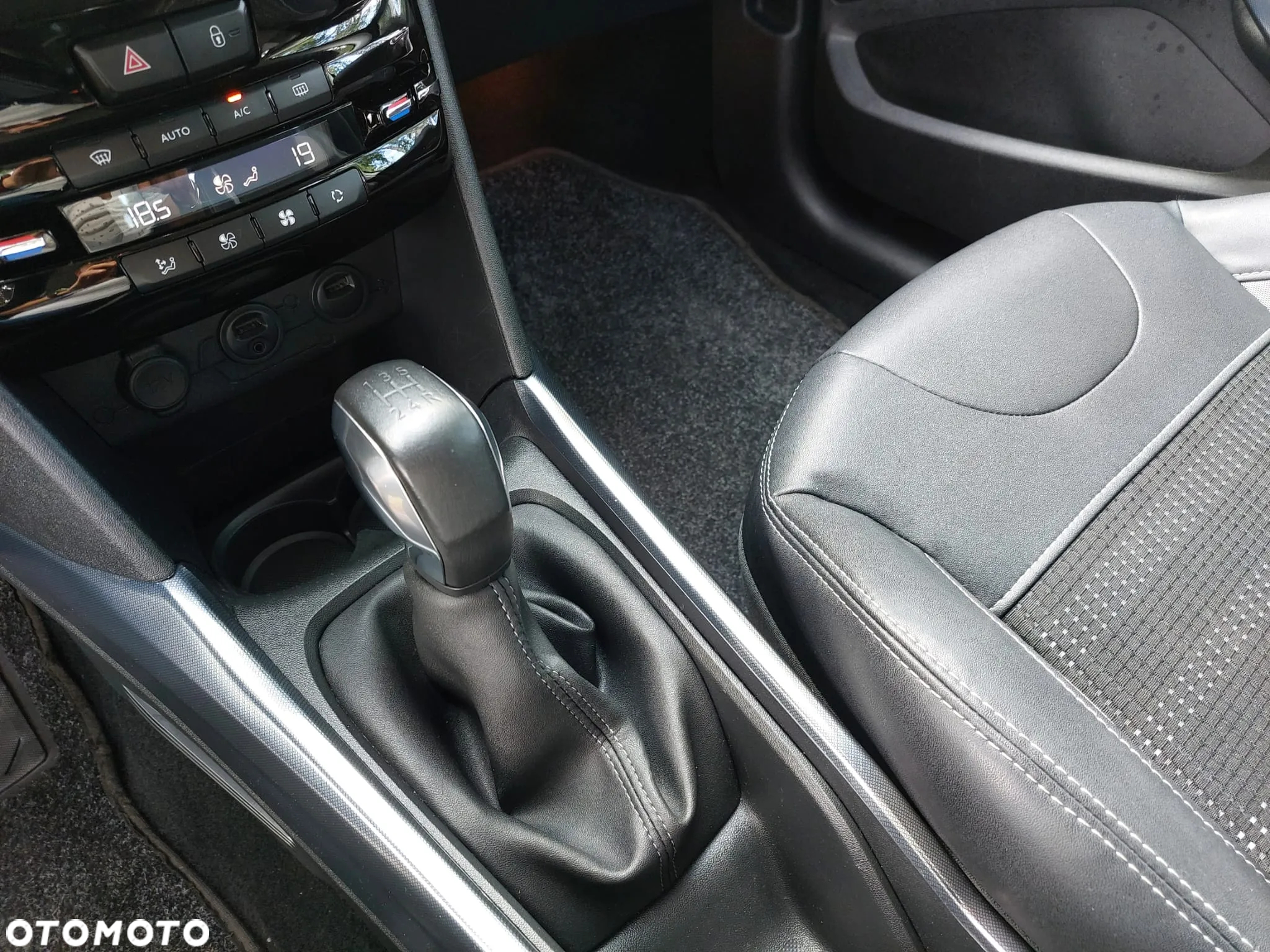 Peugeot 2008 PureTech 82 Allure - 32