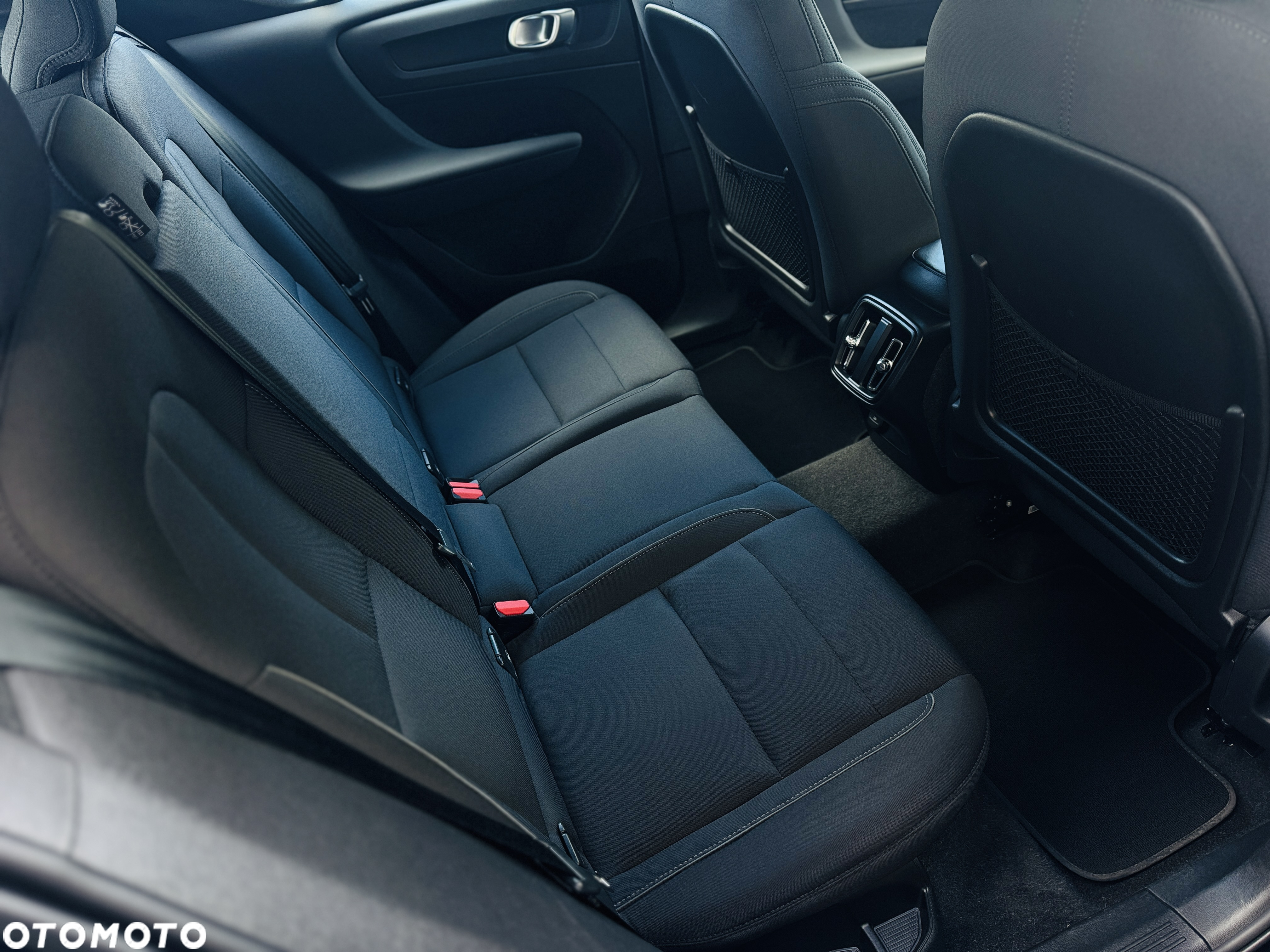 Volvo XC 40 T2 Plus Dark - 40