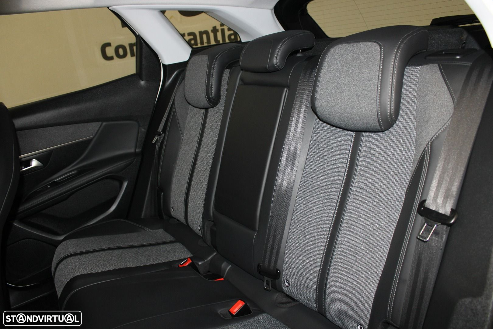Peugeot 3008 1.6 BlueHDi Allure EAT6 - 33