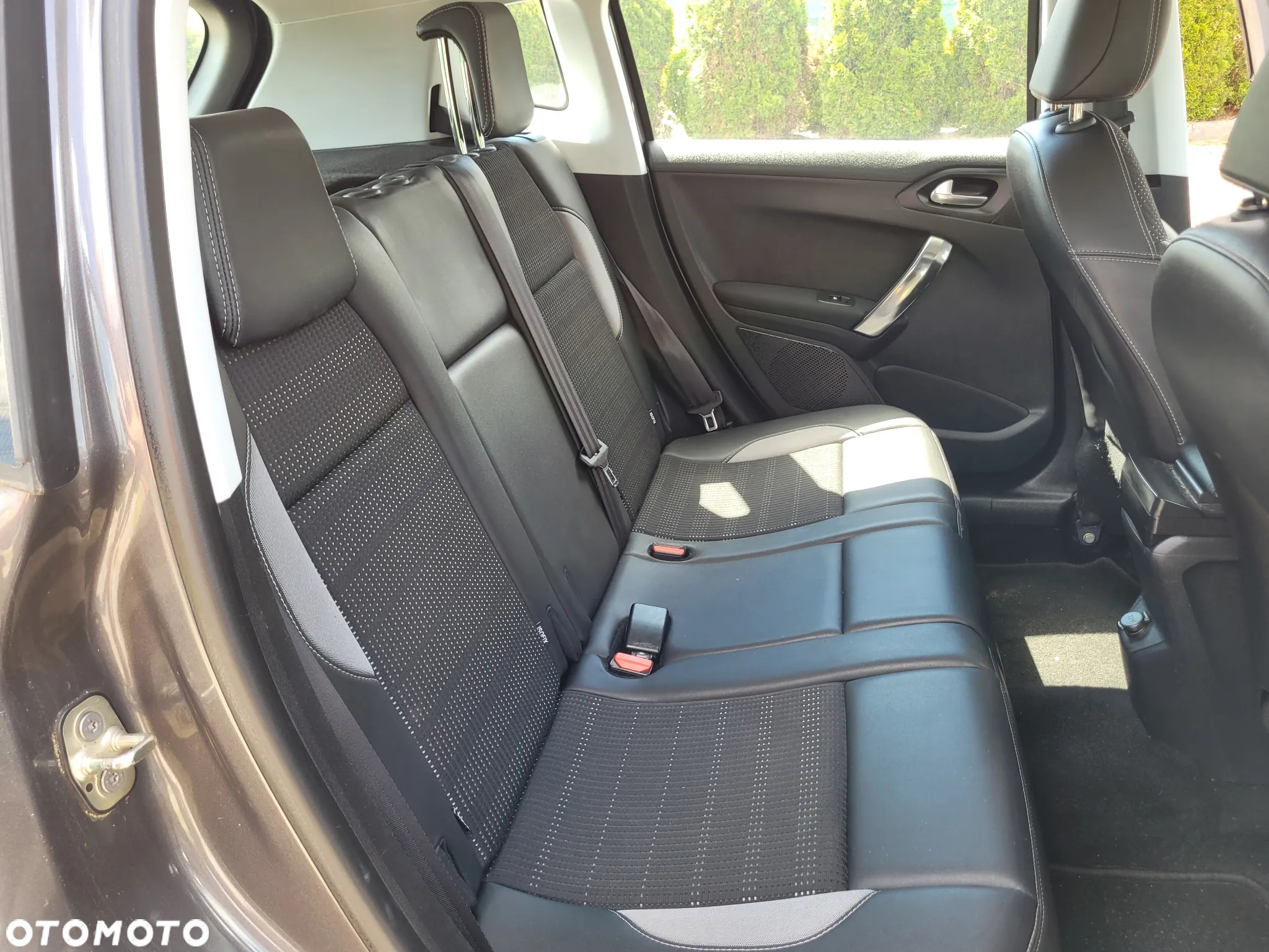 Peugeot 2008 1.6 e-HDi Active S&S - 14