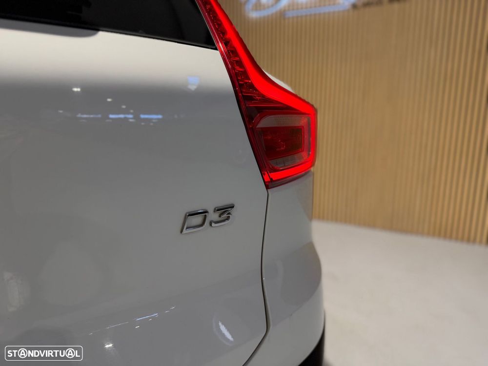 Volvo XC 40 2.0 D3 Momentum Plus Geartronic — fotografia 24
