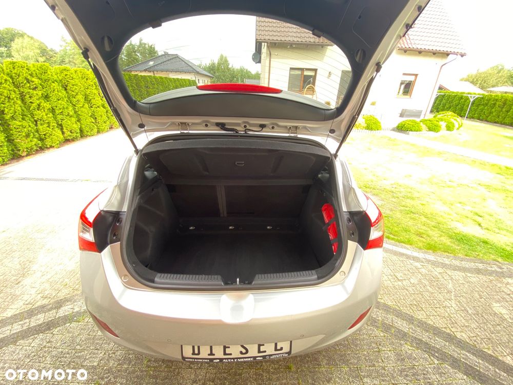Hyundai i30 blue 1.6 CRDi DCT Passion - 25