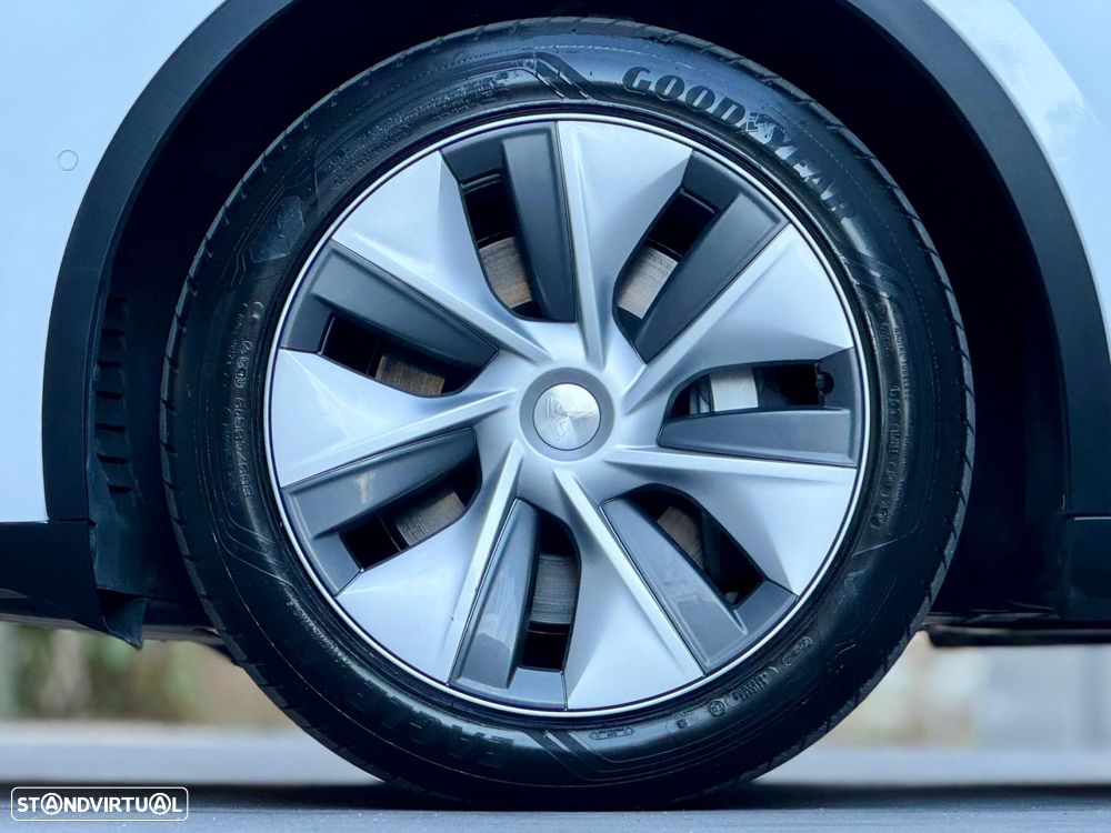 Tesla Model Y Long Range Dual Motor AWD - 24