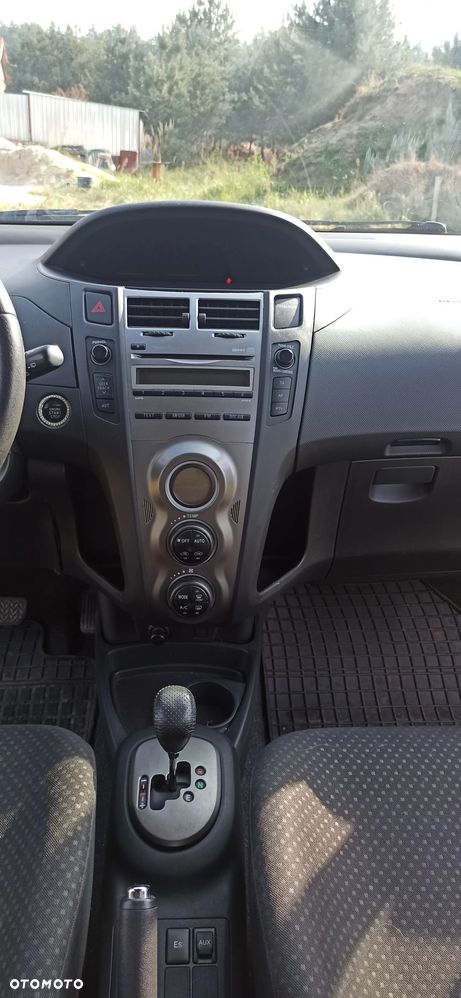 Toyota Yaris - 7