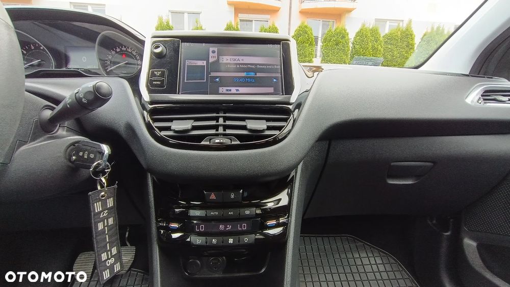 Peugeot 208 82 VTI Allure - 8