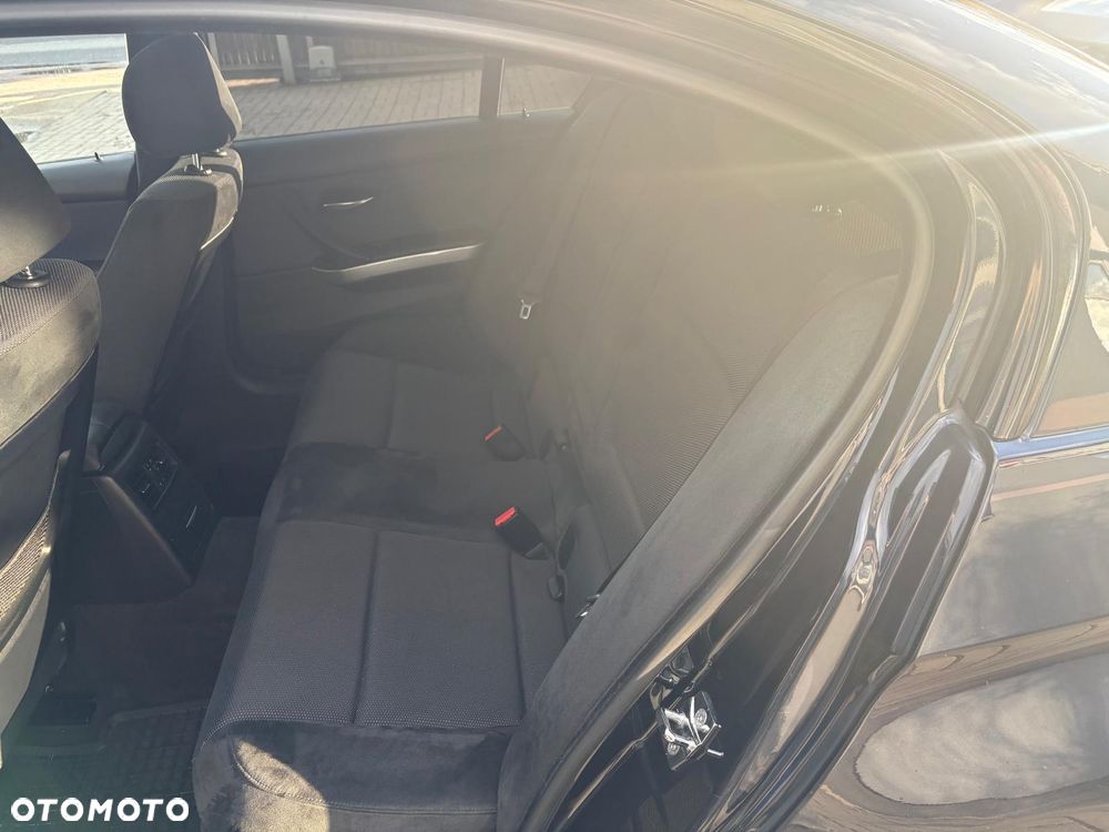 BMW Seria 3 320i Edition Sport - 32