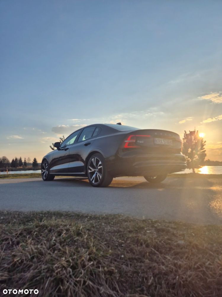 Volvo S60 B5 B AWD Plus Dark - 19