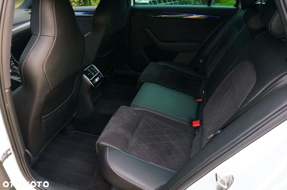 Skoda Superb 2.0 TDI 4x4 DSG SportLine - 29