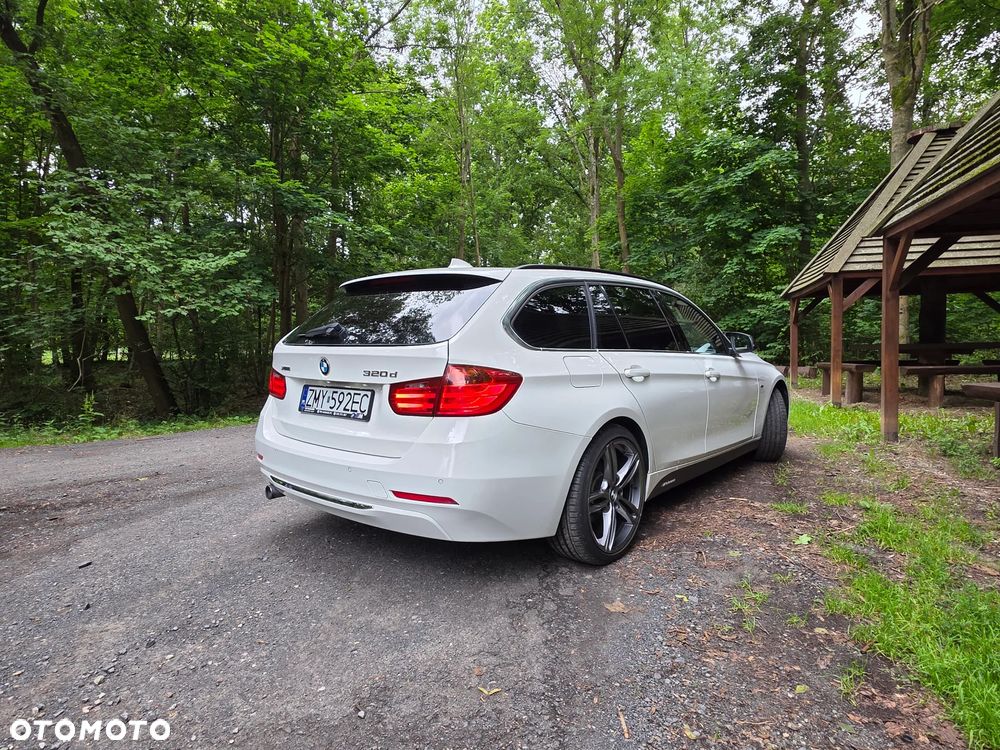 BMW Seria 3 320d Touring Luxury Line - 17