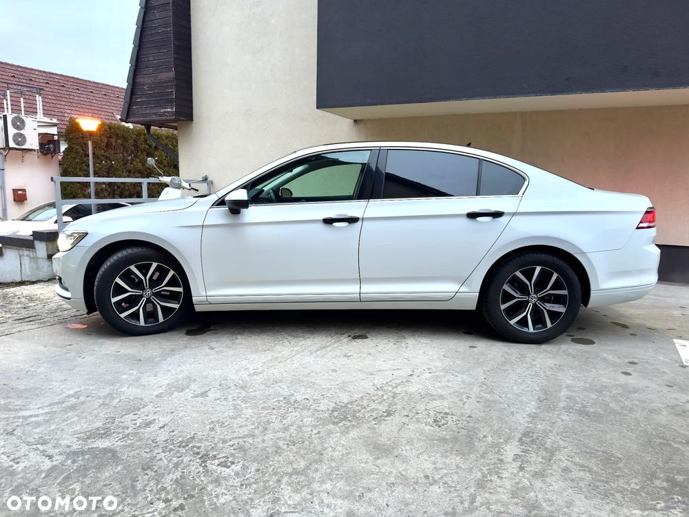 Volkswagen Passat - 12