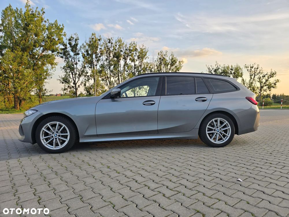 BMW Seria 3 318d mHEV - 4