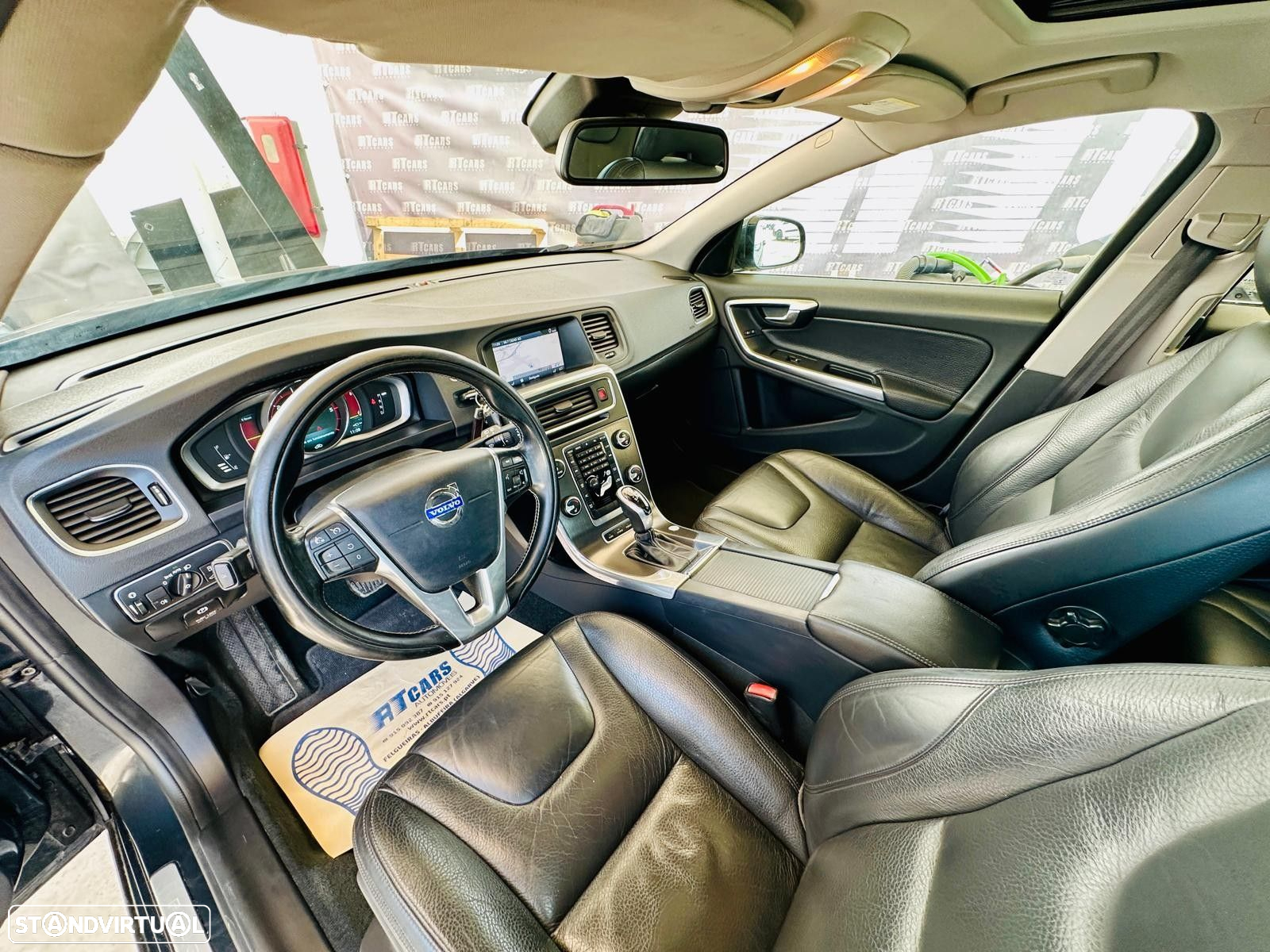 Volvo V60 2.4 D6 Momentum AWD Phev - 17