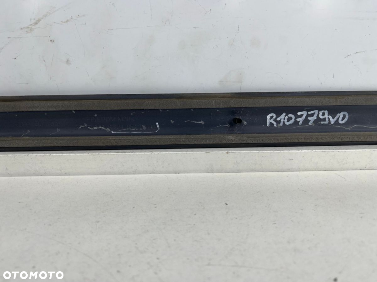Listwa Audi A3 8P Sportback 5d 03-13r. nakładka drzwi boczna prawa tylna 8p4853964b kolor Ly9b - 8
