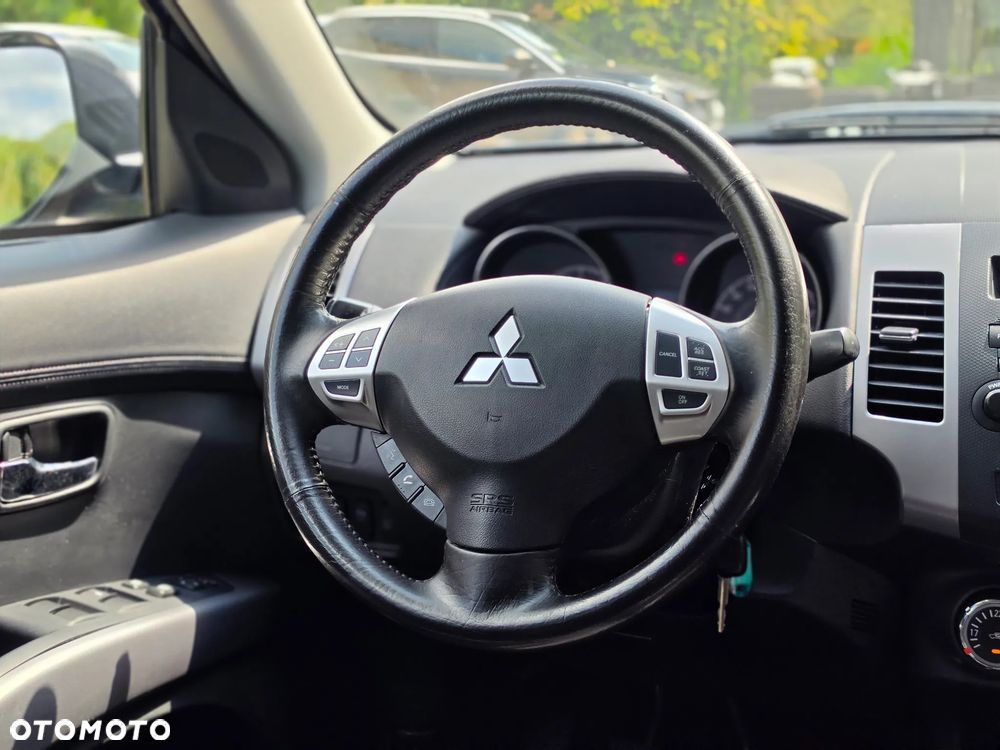 Mitsubishi Outlander - 35