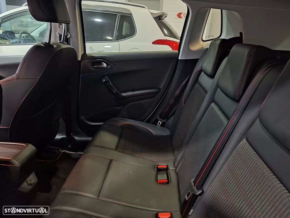 Peugeot 2008 1.2 PureTech GT Line - 3