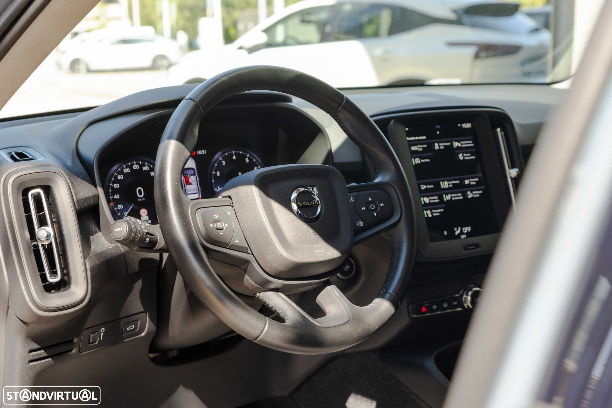 Volvo XC 40 1.5 T2 Momentum Core Geartronic - 14