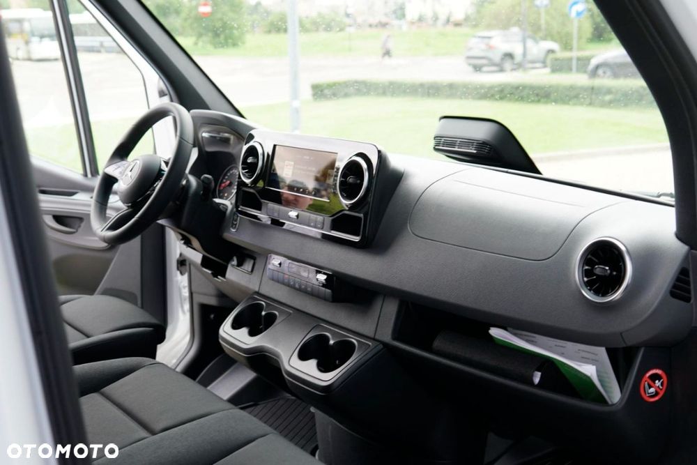 Mercedes-Benz Sprinter - 14