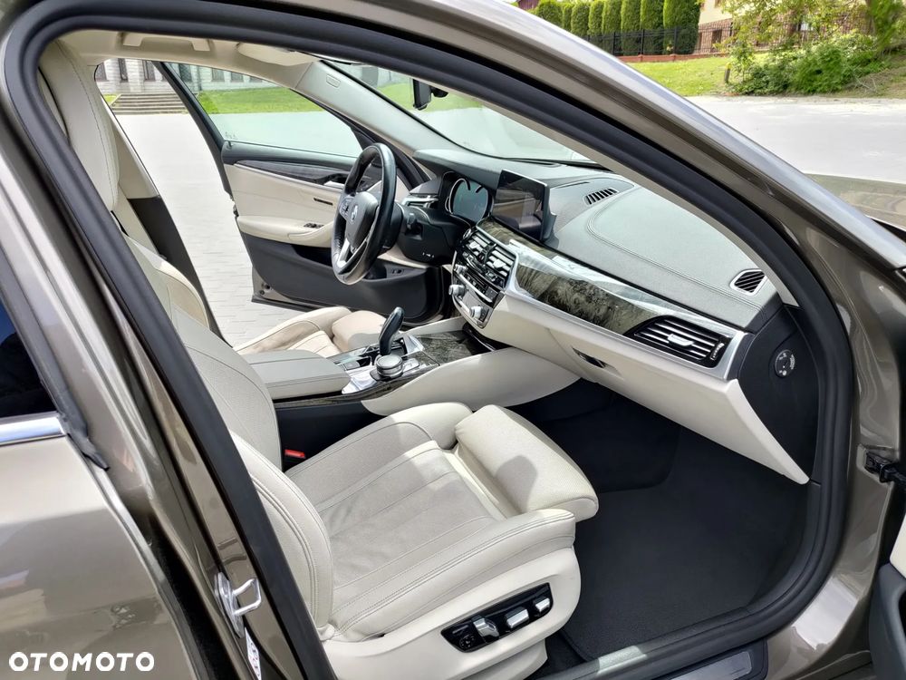 BMW Seria 5 530i xDrive Luxury Line - 15