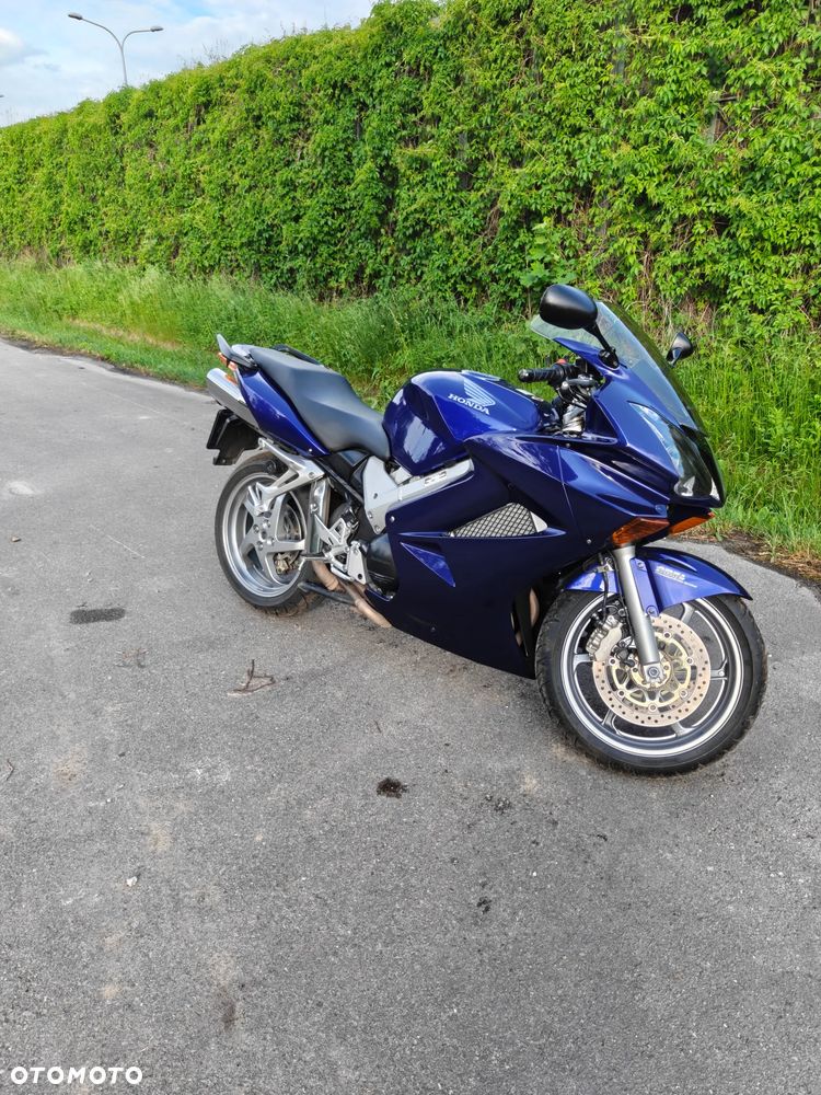 Honda VFR - 12