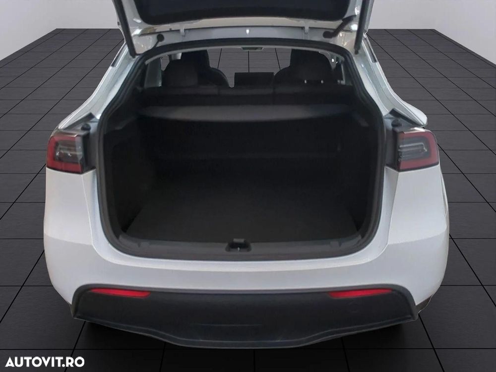 Tesla Model Y - 7
