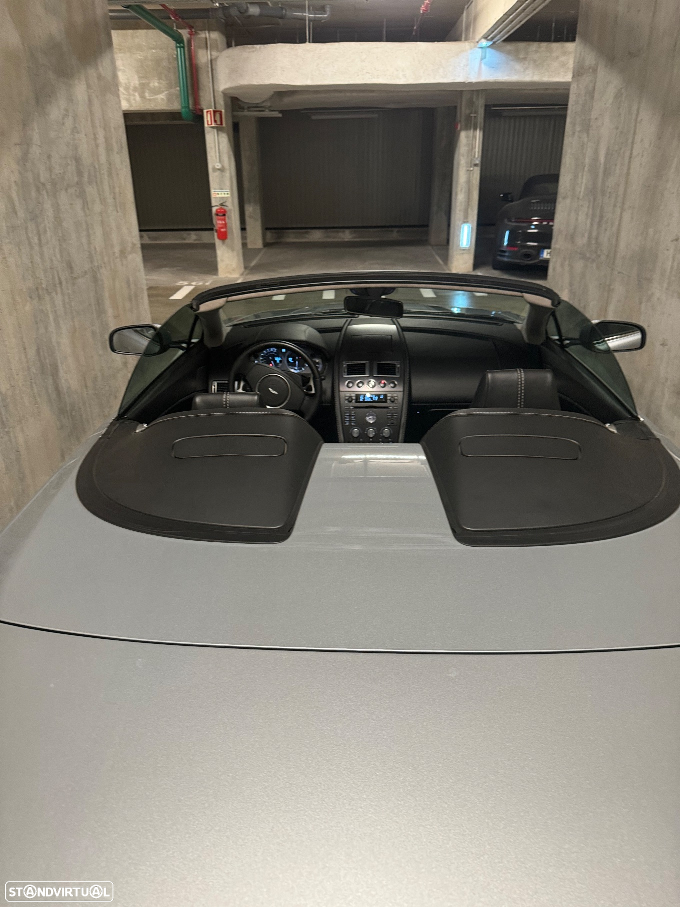Aston Martin Vantage Roadster - 12