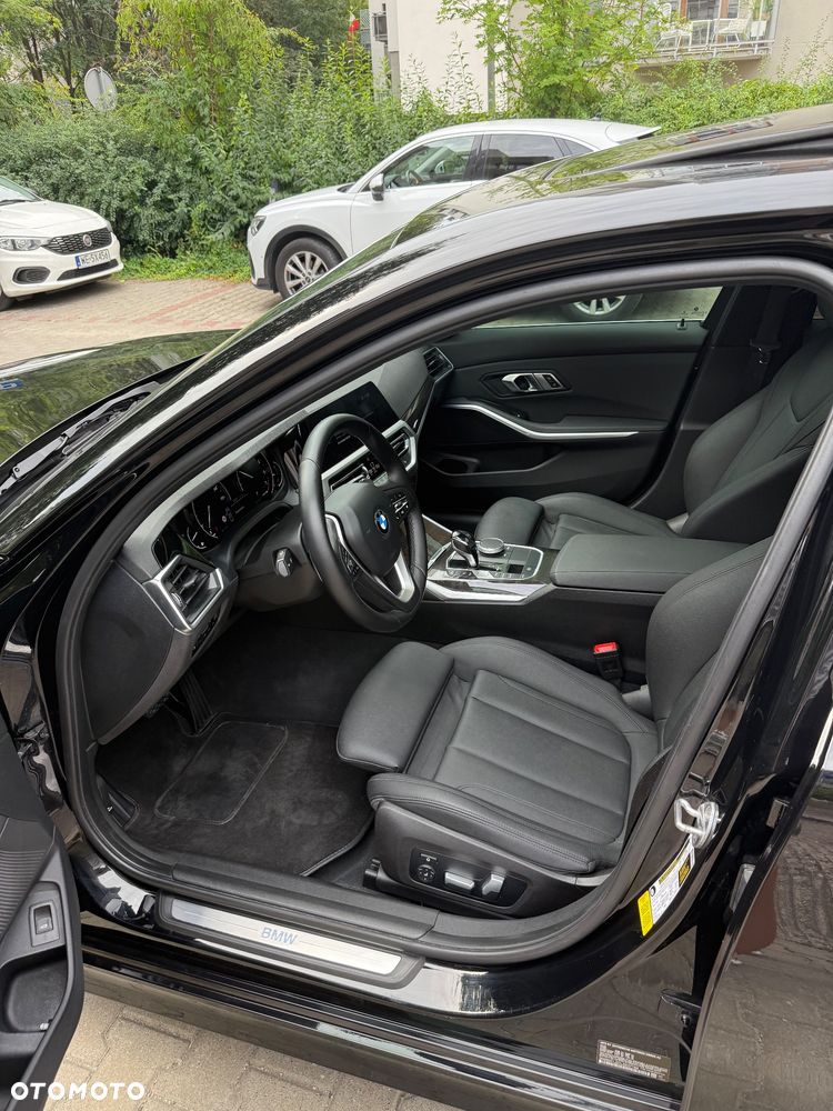 BMW Seria 3 330i Sport Line - 9