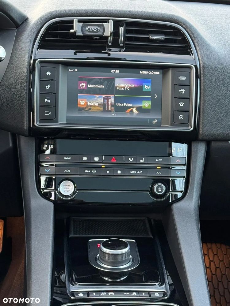 Jaguar F-Pace 2.0 i4P AWD R-Sport - 29