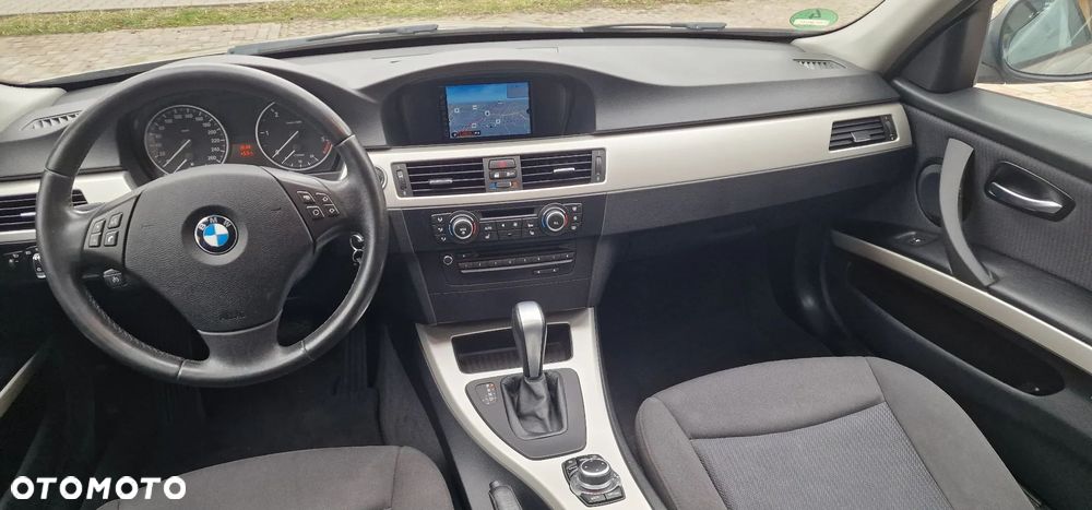 BMW Seria 3 320d DPF Edition Sport - 11