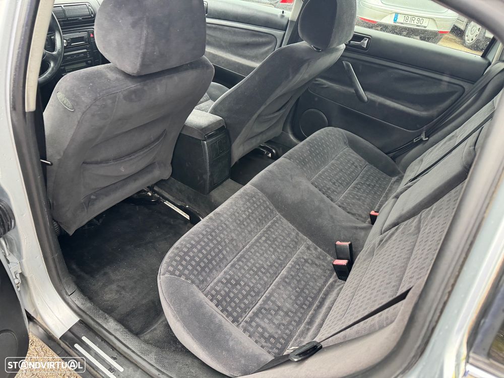 VW Passat 1.9 TDi Trendline EC - 10