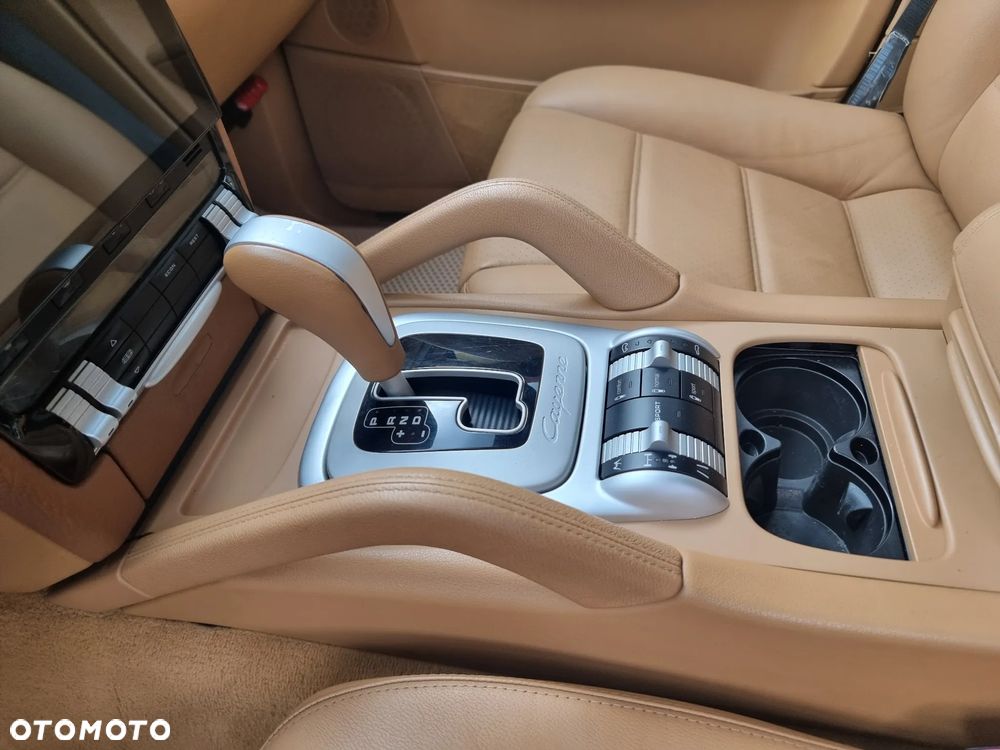 Porsche Cayenne - 9