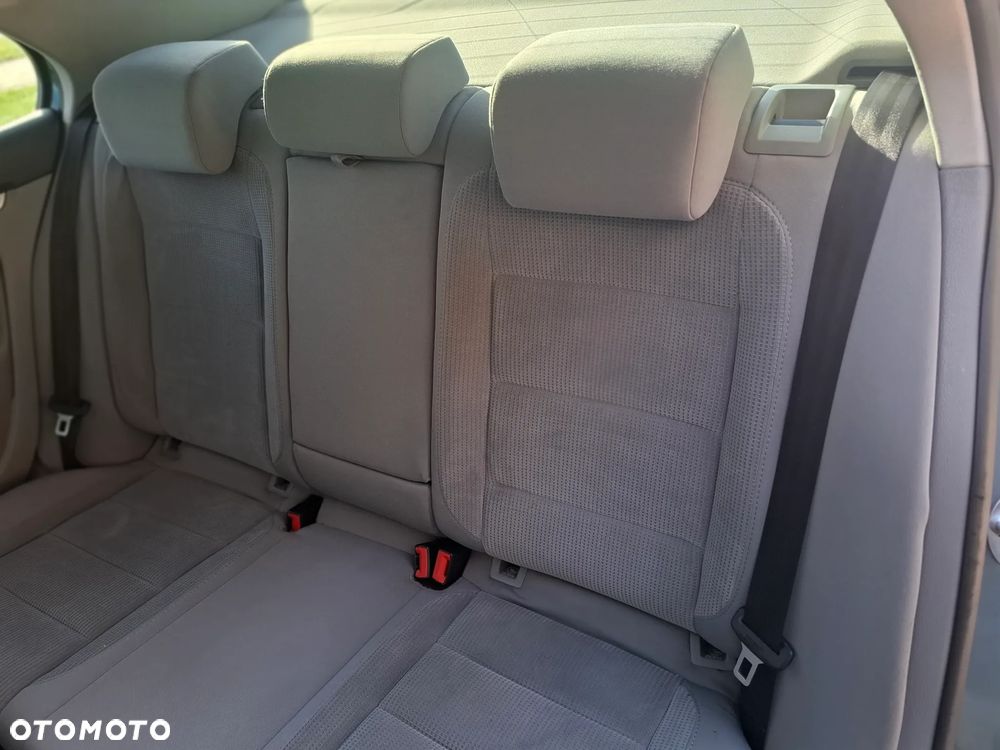 Volkswagen Jetta 2.0 TDI DPF Highline - 8