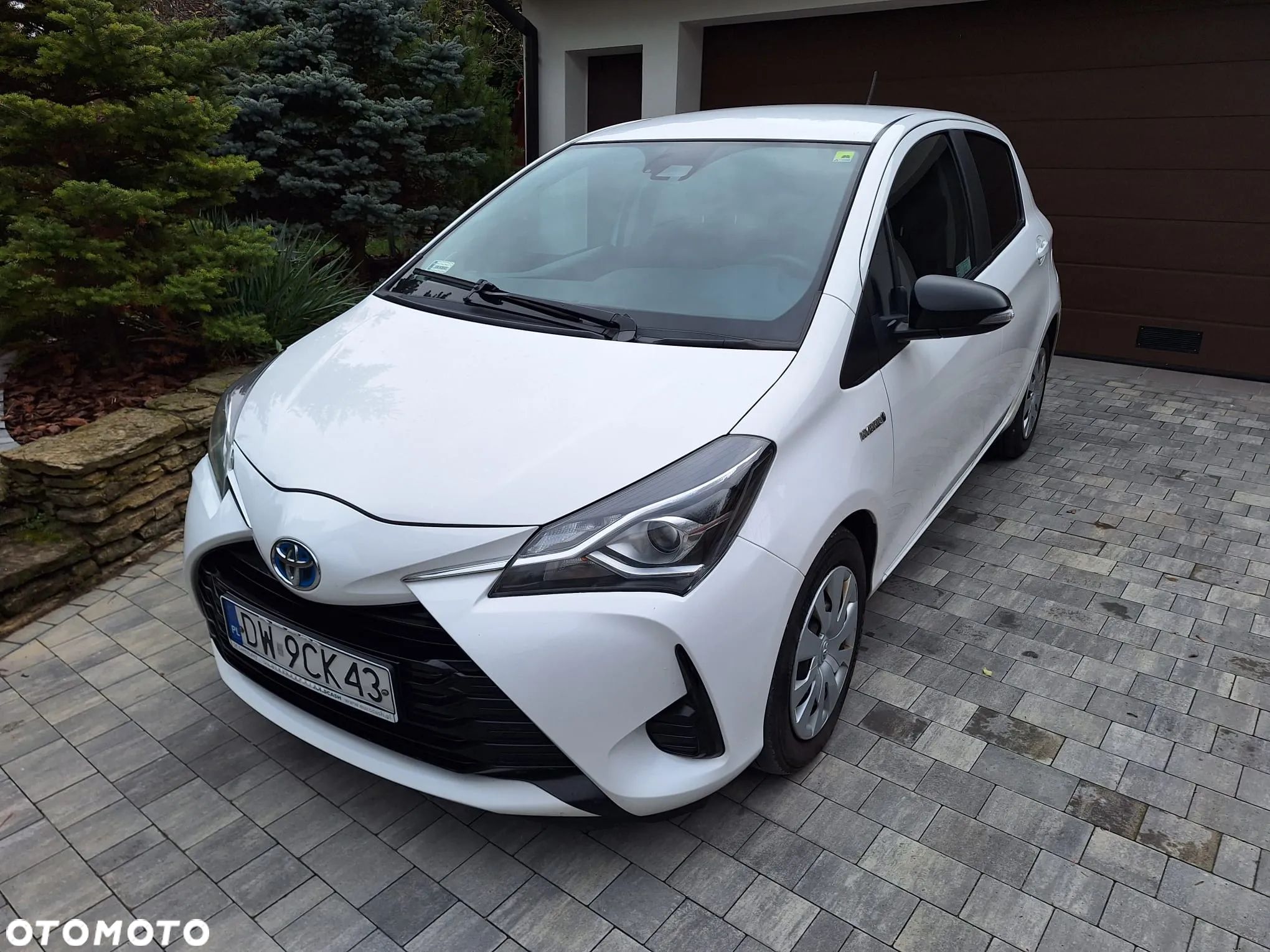 Toyota Yaris Hybrid 100 Dynamic - 1