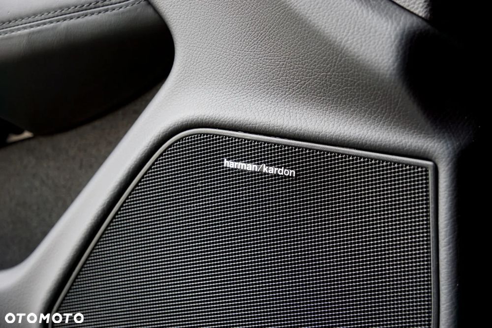 Mercedes-Benz Klasa C 63 AMG - 21