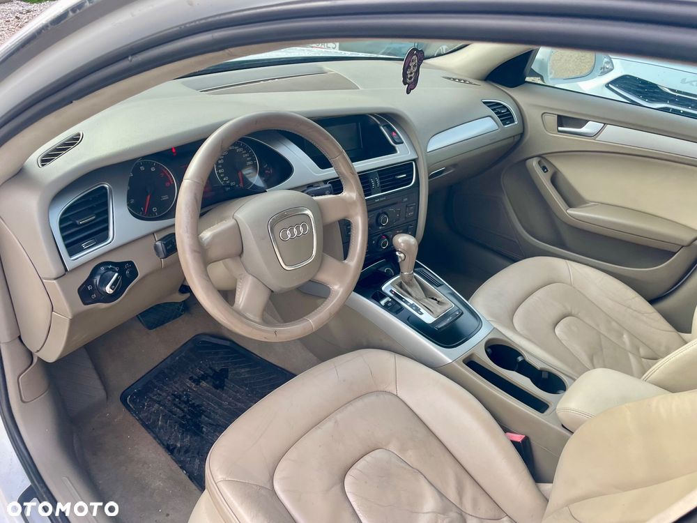 Audi A4 Limousine - 4