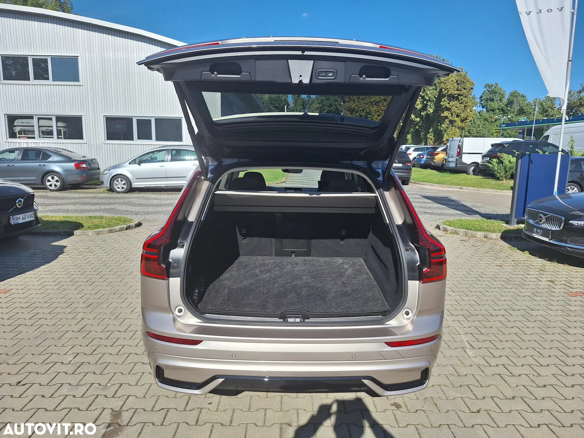 Volvo XC 60 T6 AWD AT PHEV Plus Dark - 37
