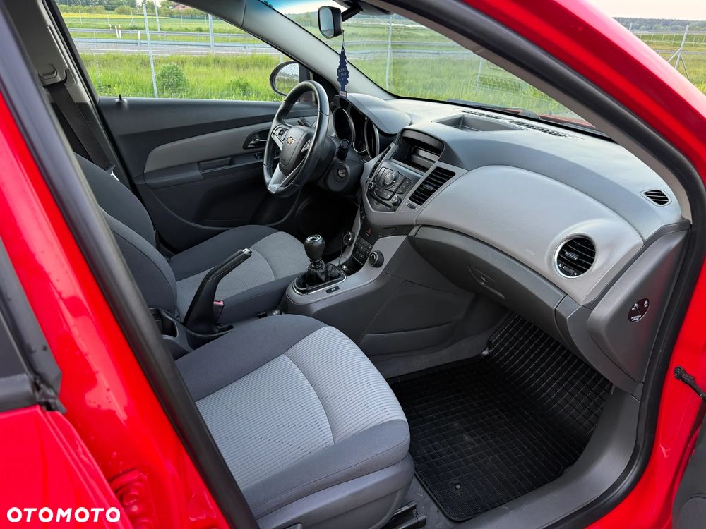 Chevrolet Cruze 1.6 LS - 13