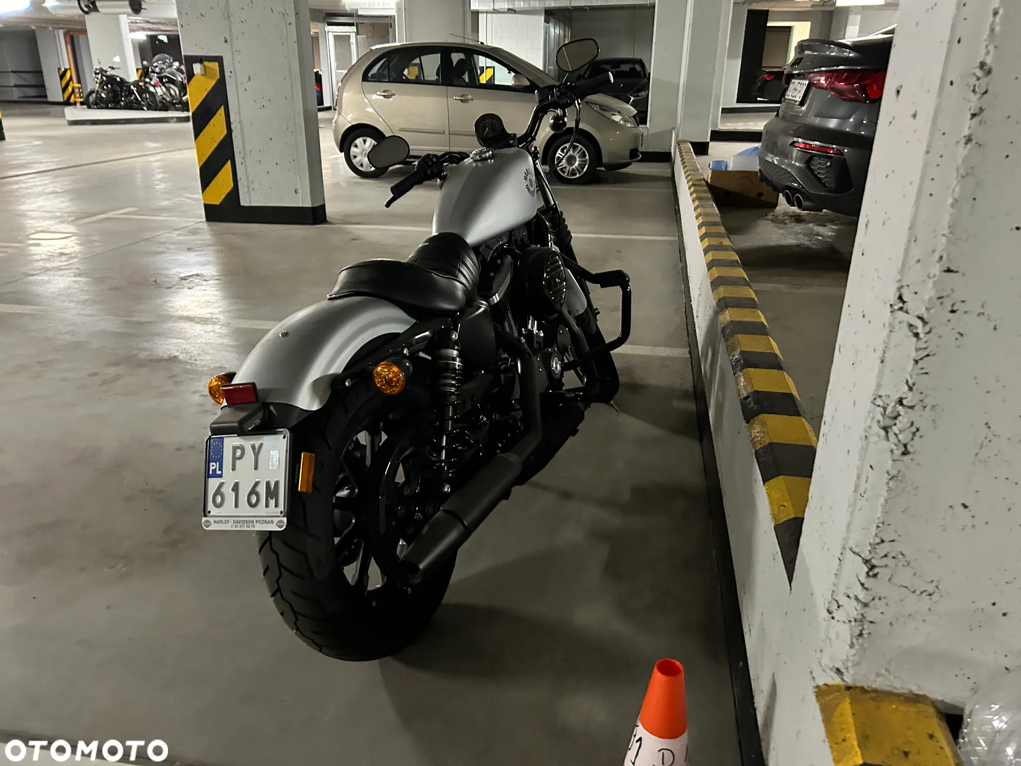 Harley-Davidson Sportster Iron 883 - 5
