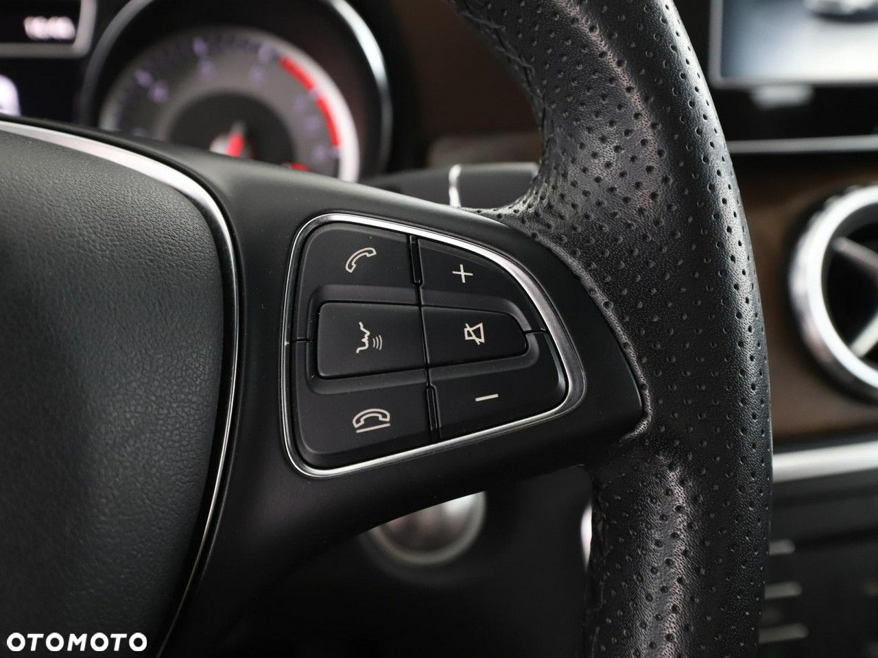 Mercedes-Benz GLA 250 4Matic 7G-DCT - 30