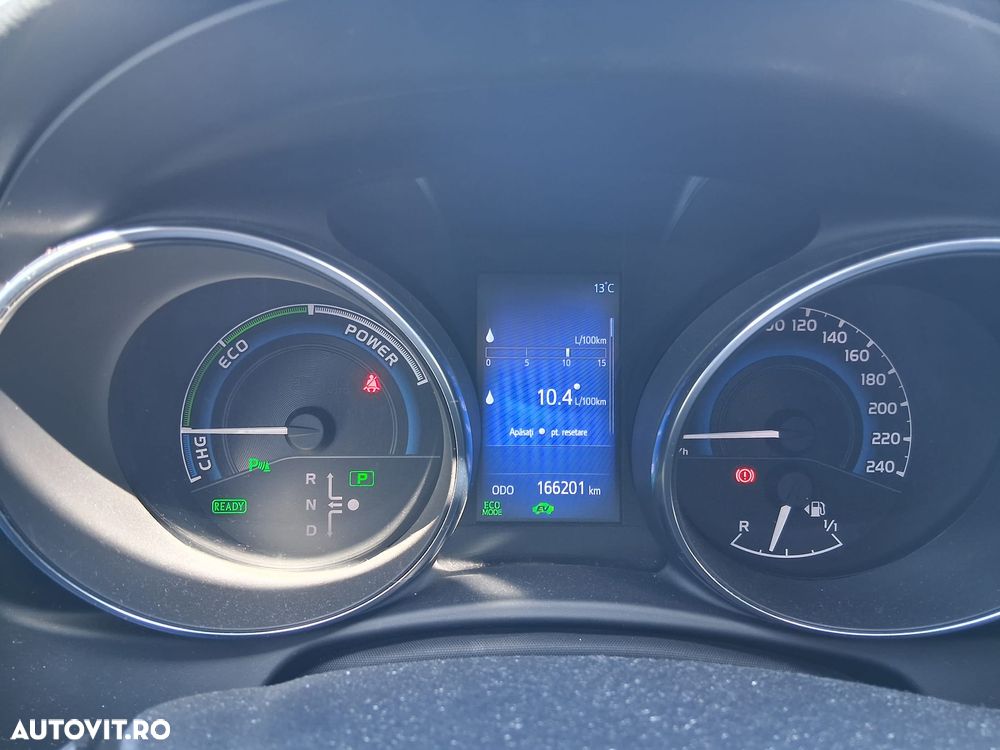 Toyota Auris 1.8 L VVT-i Sol + - 6