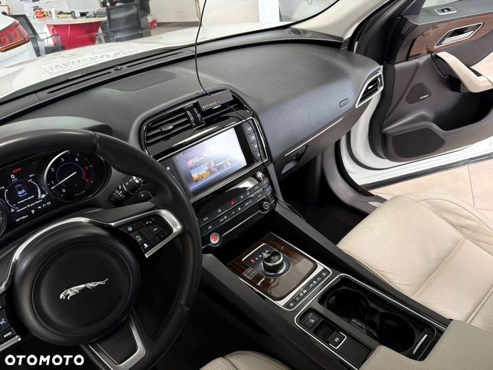 Jaguar F-Pace 2.0 i4D AWD Prestige - 29